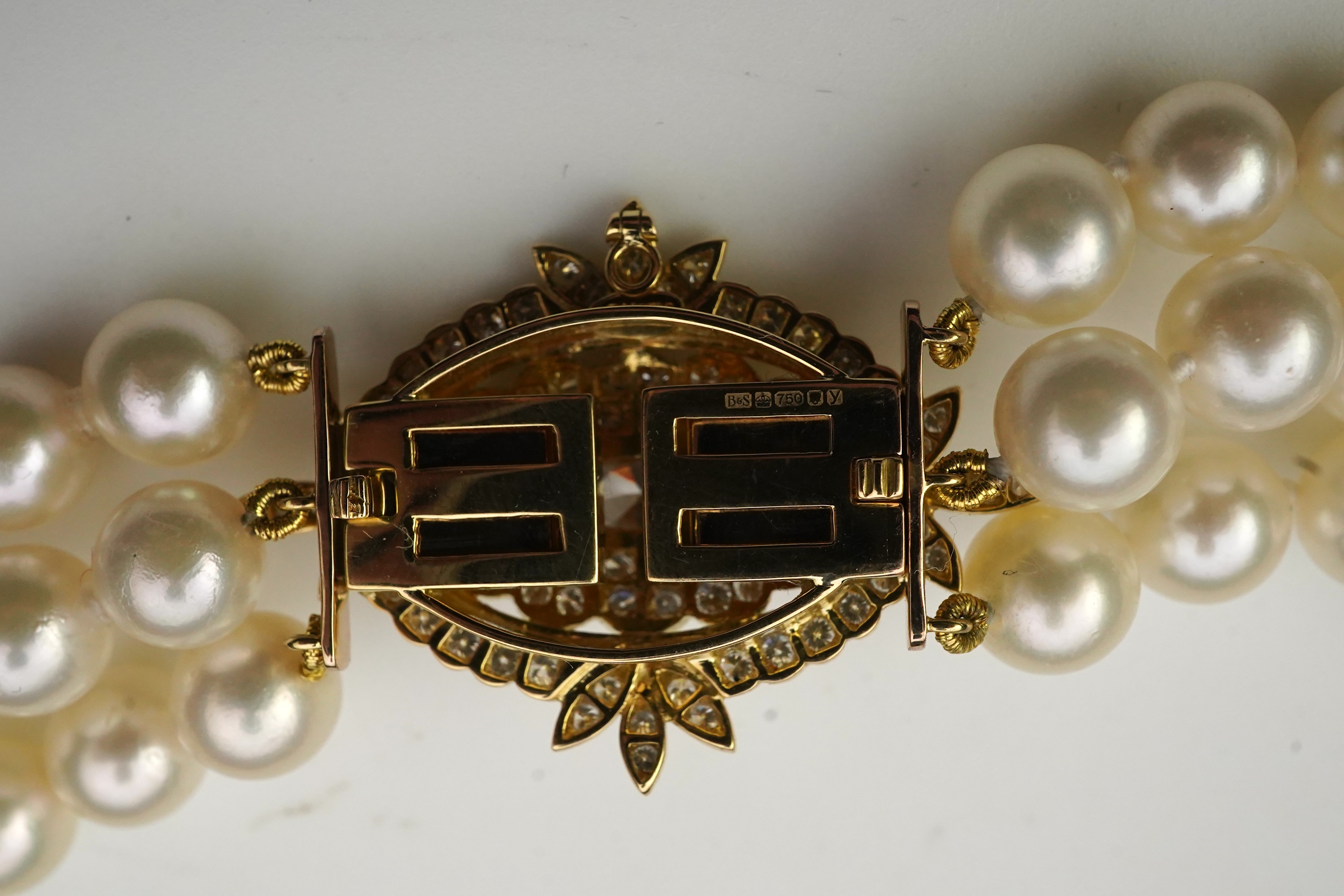 A cultured pearl and diamond necklace/brooch